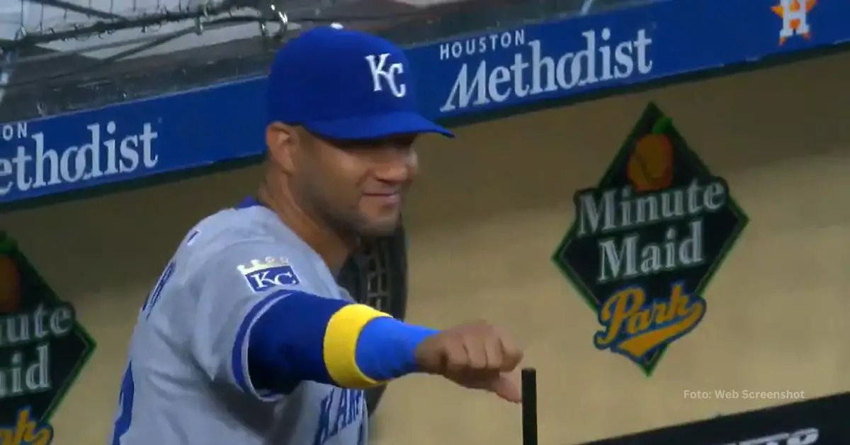 Cubano Yuli Gurriel luciendo su uniforme de Kansas City Royals