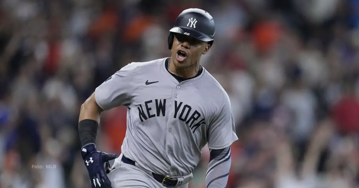 Juan Soto celebra un jonrón con Yankees